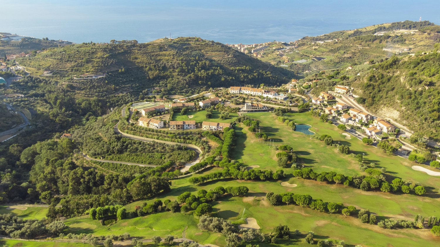 Vista dall'alto di Castellaro Golf Apartments